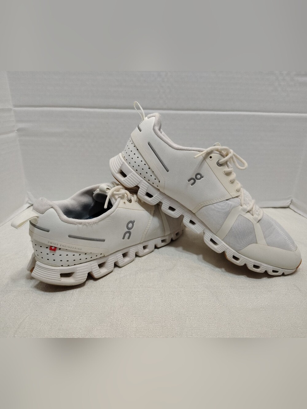 On Cloud Running Shoes, Women's # 9 US